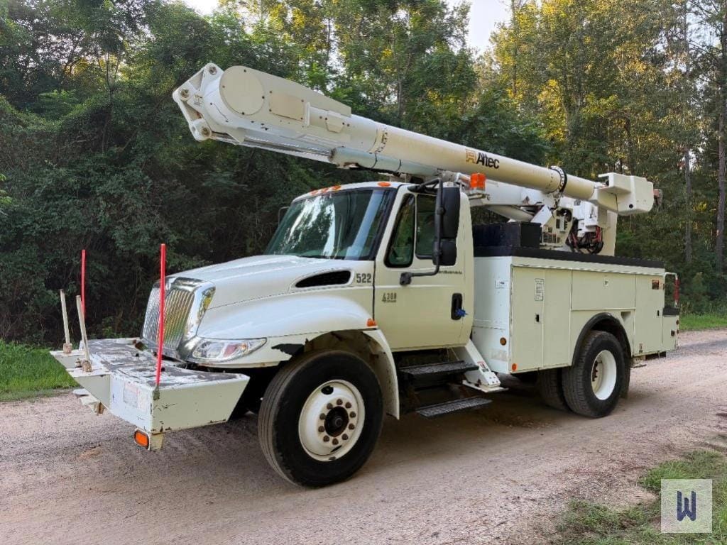 2006 International 4300 Equipment Image0