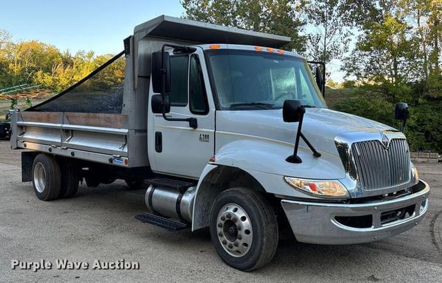 Image of International 4300 equipment image 2