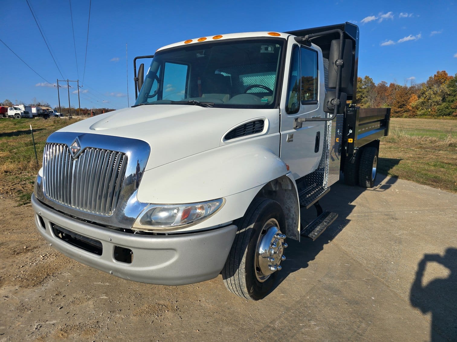 2006 International 4300 Equipment Image0