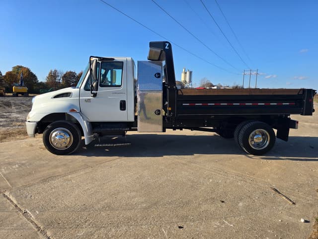 Image of International 4300 equipment image 4