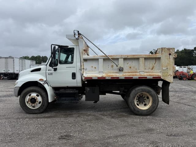 Image of International 4300 equipment image 1