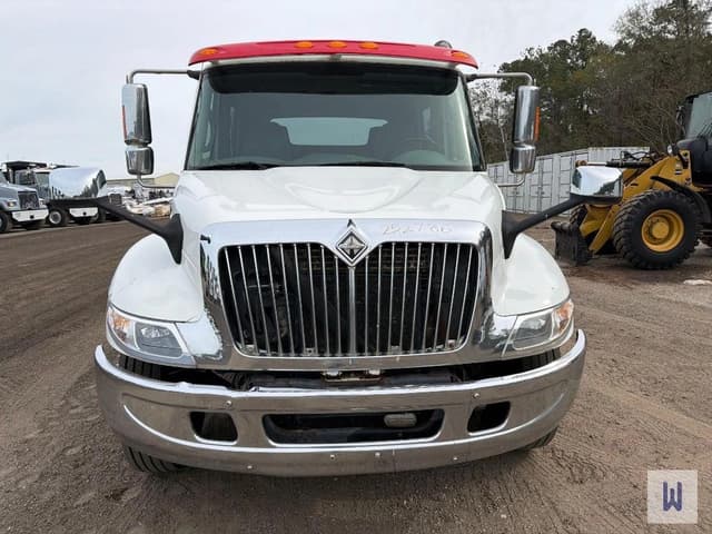 Image of International 4300 equipment image 1