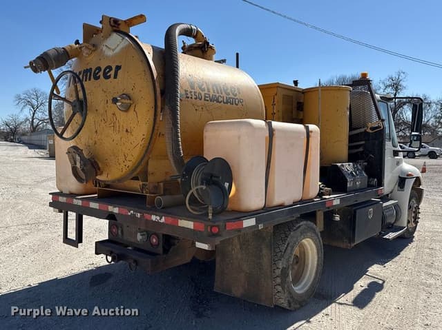 Image of International 4300 equipment image 4