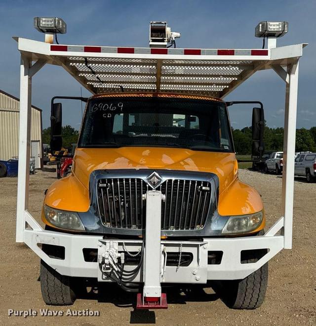 Image of International 4300 equipment image 1