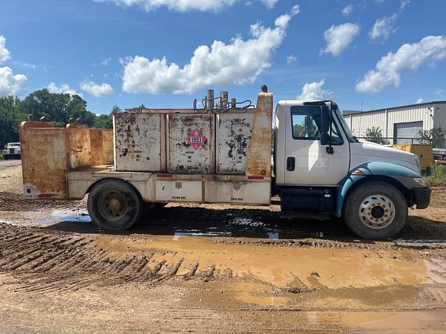 Image of International 4300 equipment image 3