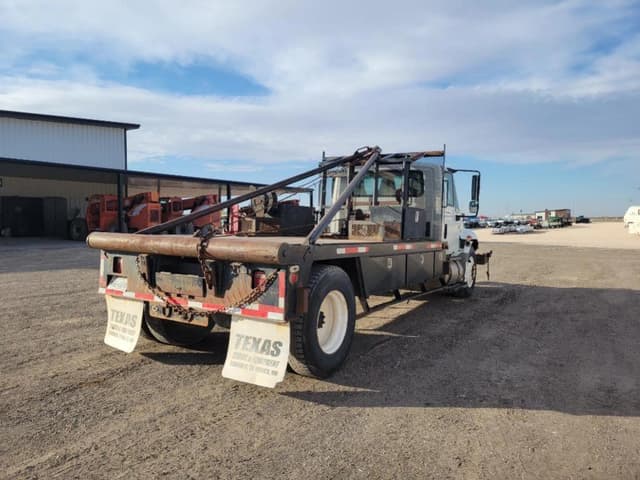 Image of International 4300 DT466 equipment image 4