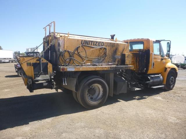 Image of International 4300 equipment image 2