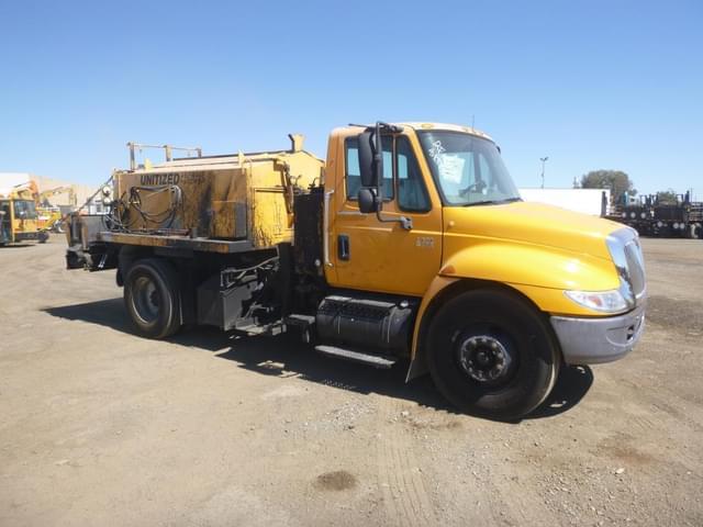 Image of International 4300 equipment image 1