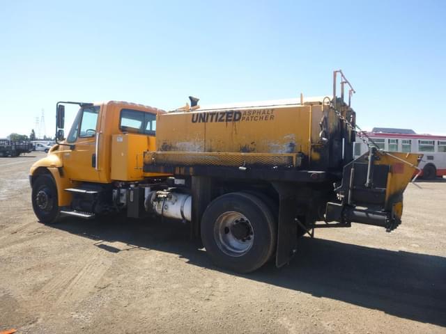 Image of International 4300 equipment image 3
