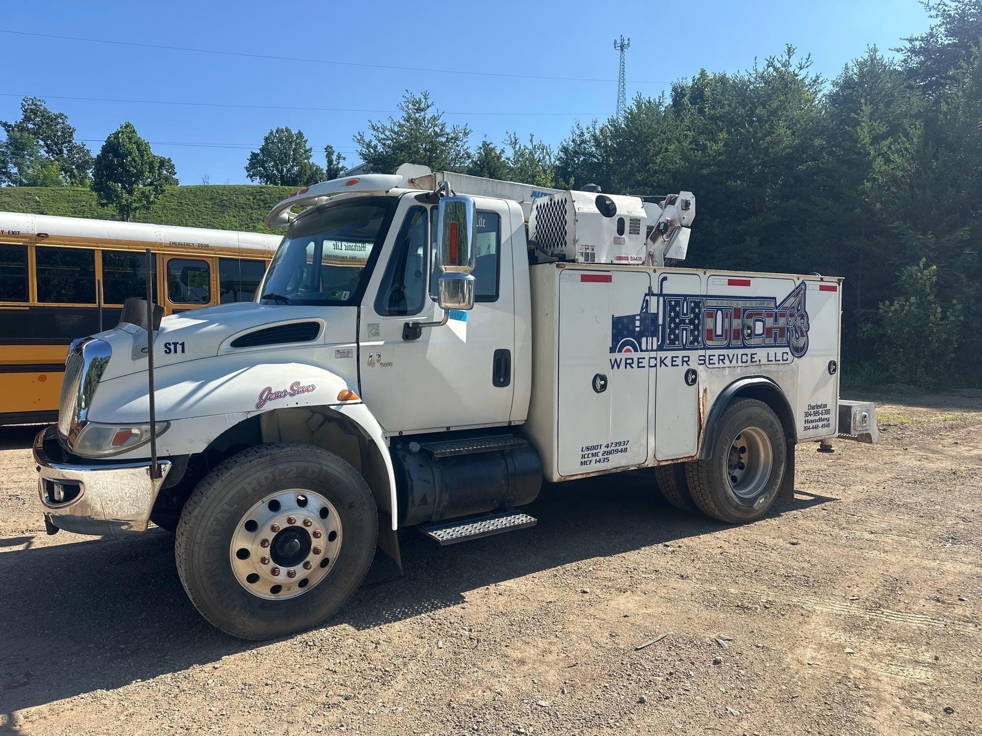 2006 International 4300 Equipment Image0