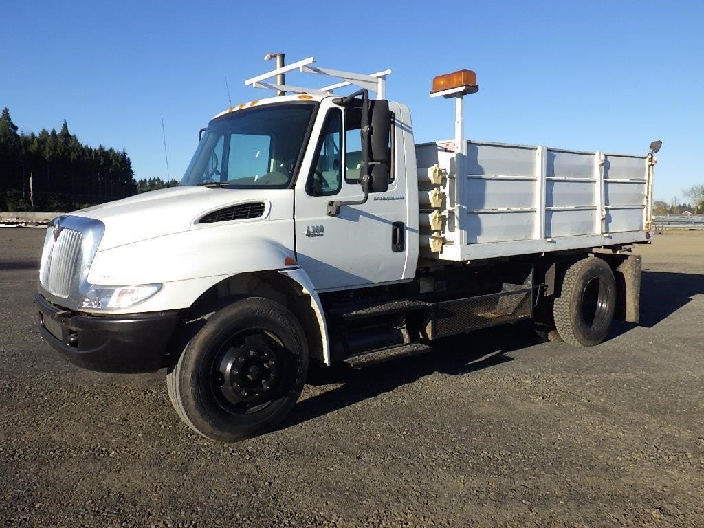 2006 International 4300 Equipment Image0