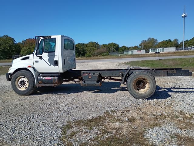 Image of International 4300 equipment image 3