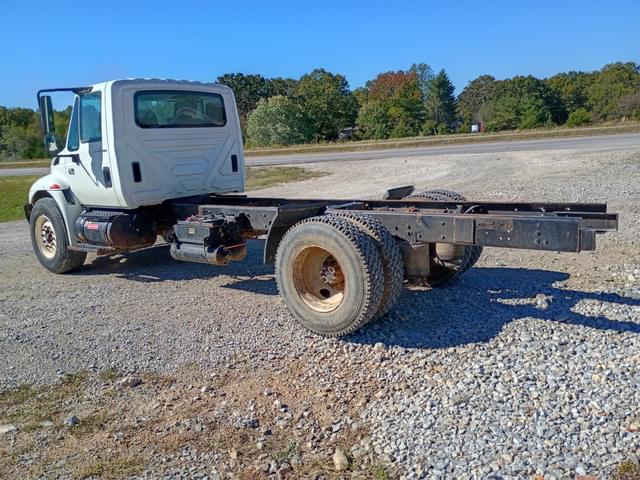 Image of International 4300 equipment image 4