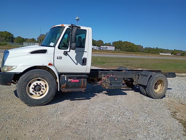 Image of International 4300 equipment image 2