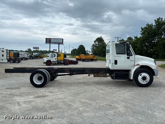 Image of International 4300 equipment image 3