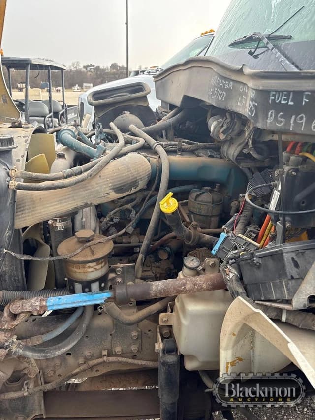 Image of International 4300 equipment image 2