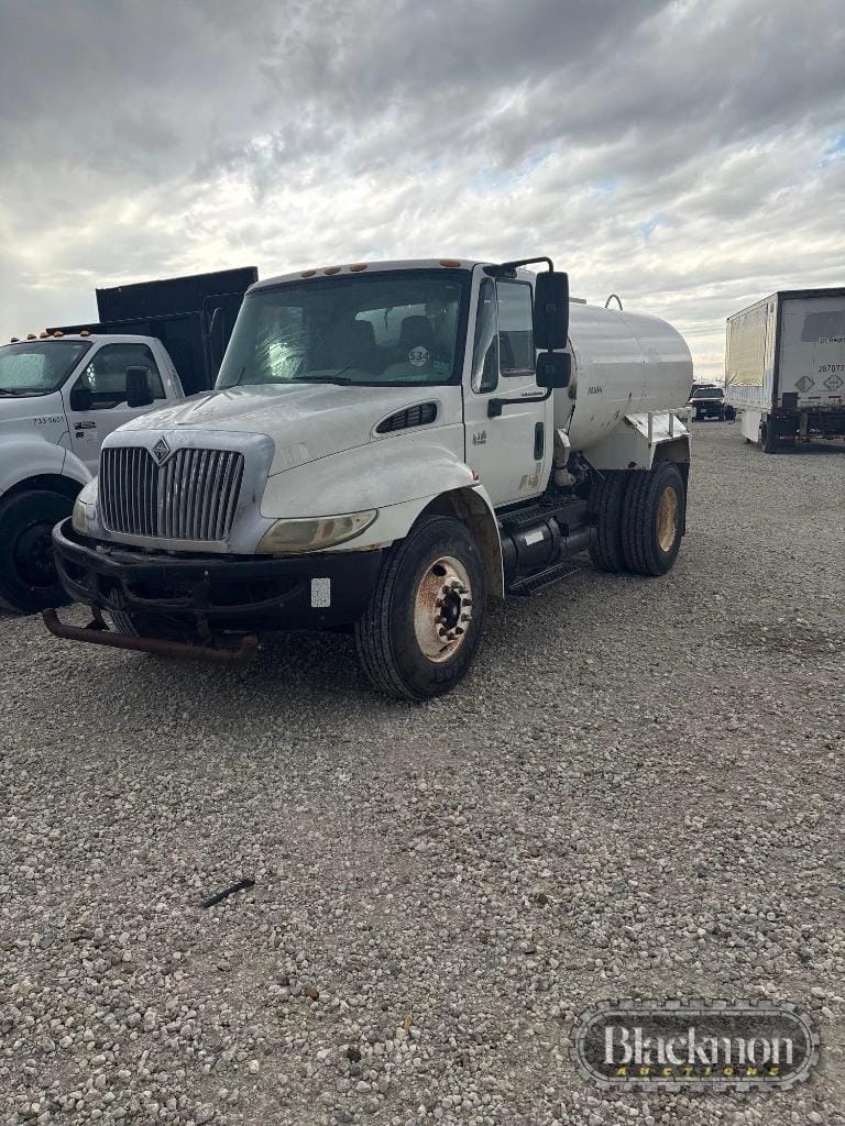 2006 International 4300 Equipment Image0