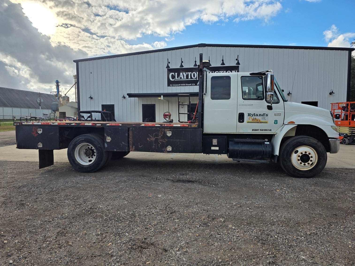 2006 International 4400 Equipment Image0