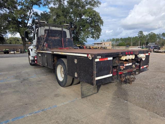 Image of International 4400 equipment image 2