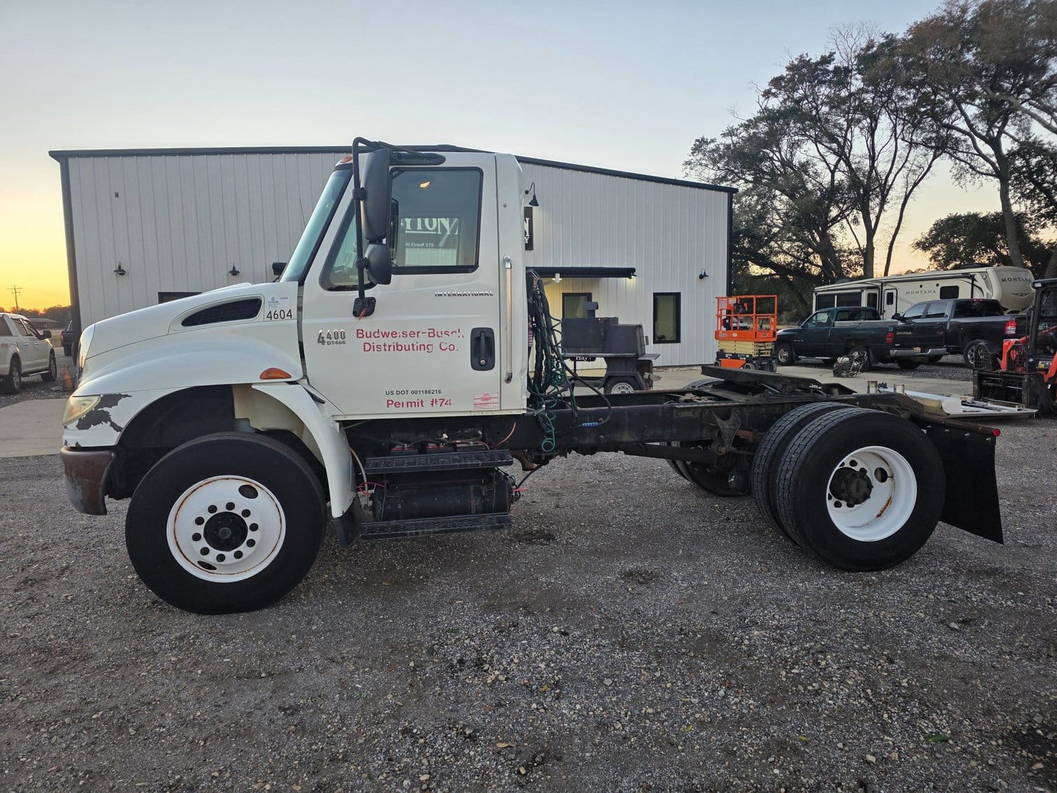 2006 International 4400 Equipment Image0