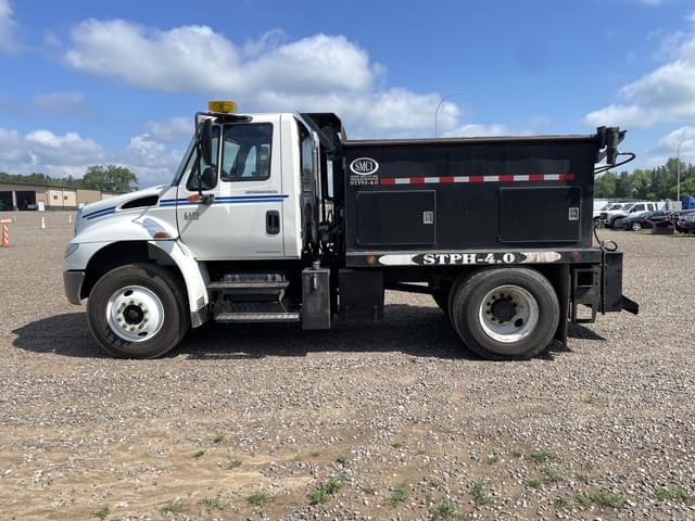Image of International 4400 equipment image 1