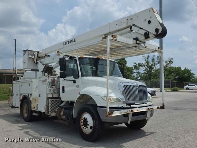 Image of International 4400 equipment image 2