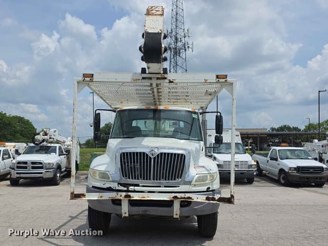 Image of International 4400 equipment image 1