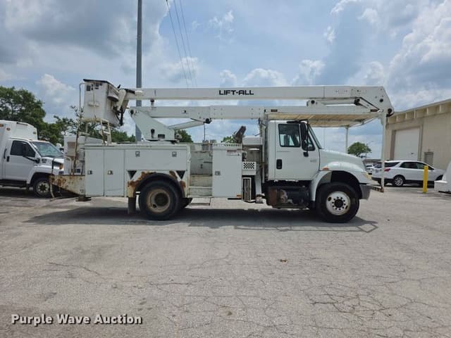 Image of International 4400 equipment image 3