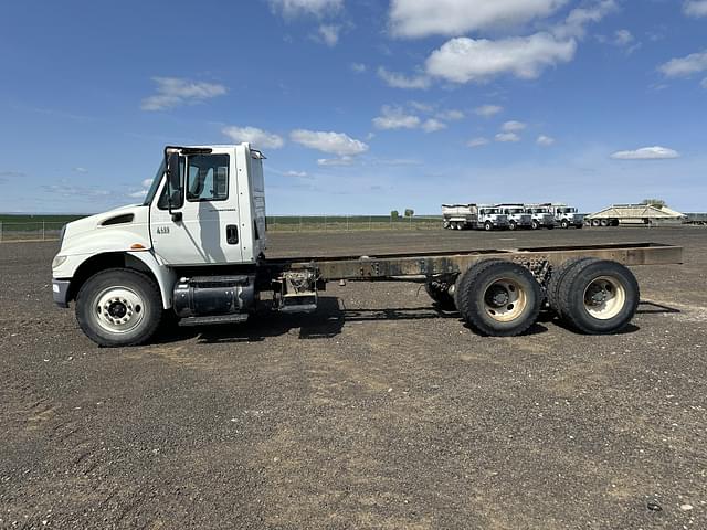 Image of International 4400 equipment image 1
