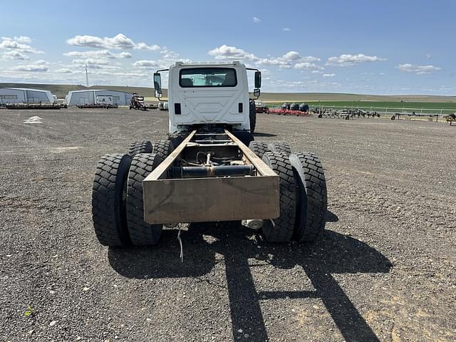 Image of International 4400 equipment image 3