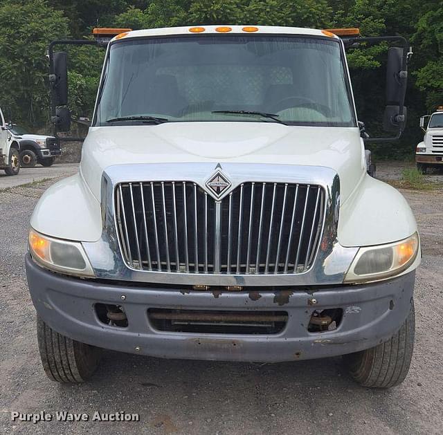 Image of International 4400 equipment image 1