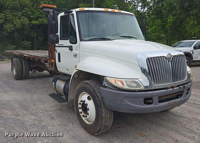 Image of International 4400 equipment image 2