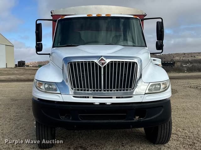 Image of International 4400 equipment image 1