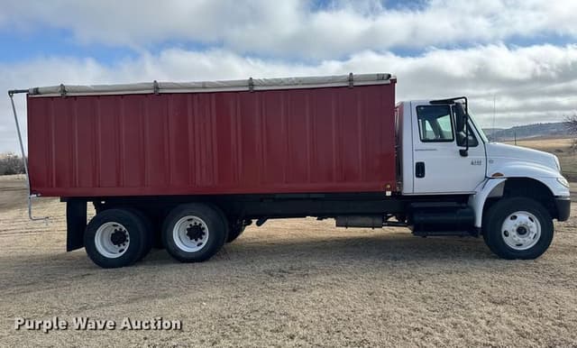 Image of International 4400 equipment image 3