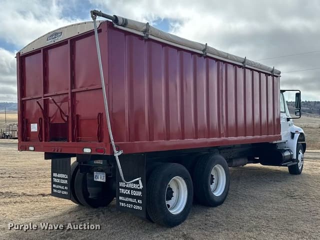 Image of International 4400 equipment image 4