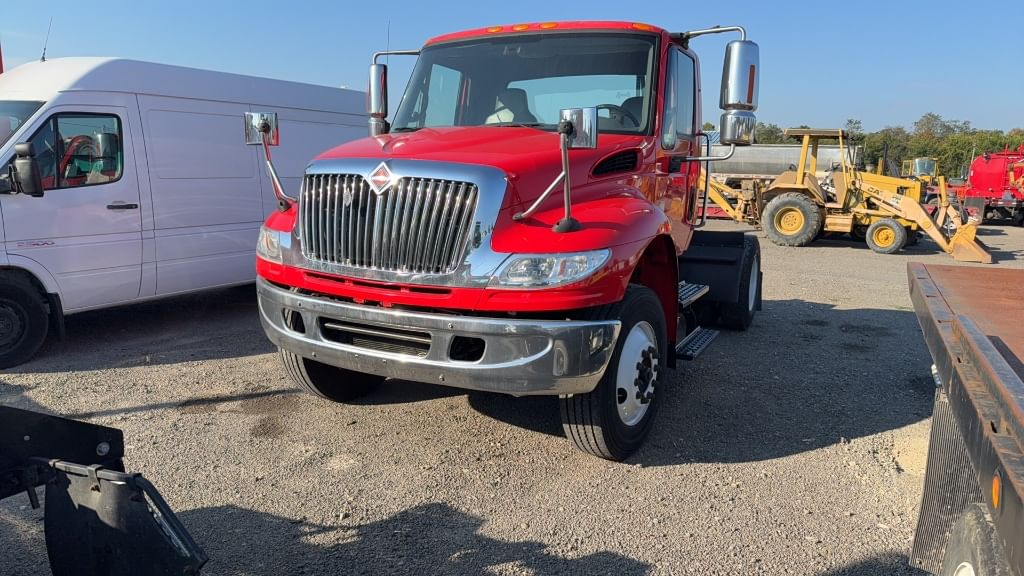 2006 International 4400 Equipment Image0