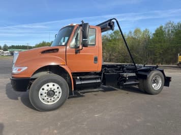 Main image International 4400