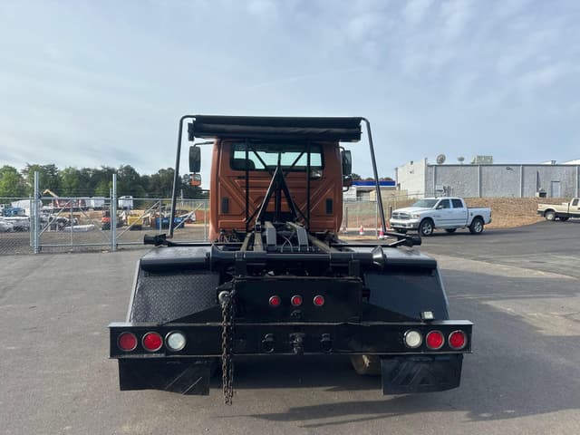 Image of International 4400 equipment image 4