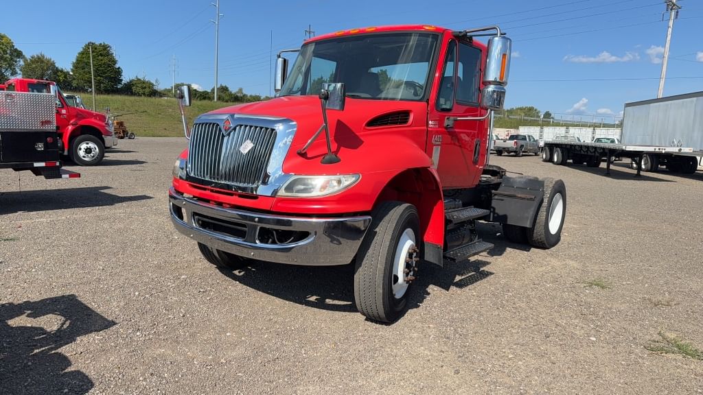 2006 International 4400 Equipment Image0