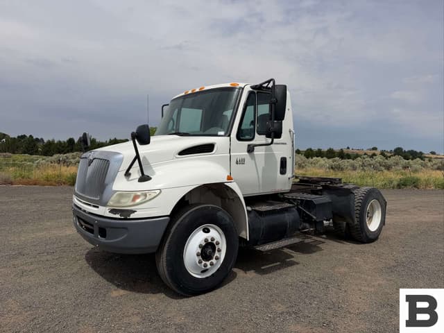 Image of International 4400 equipment image 1