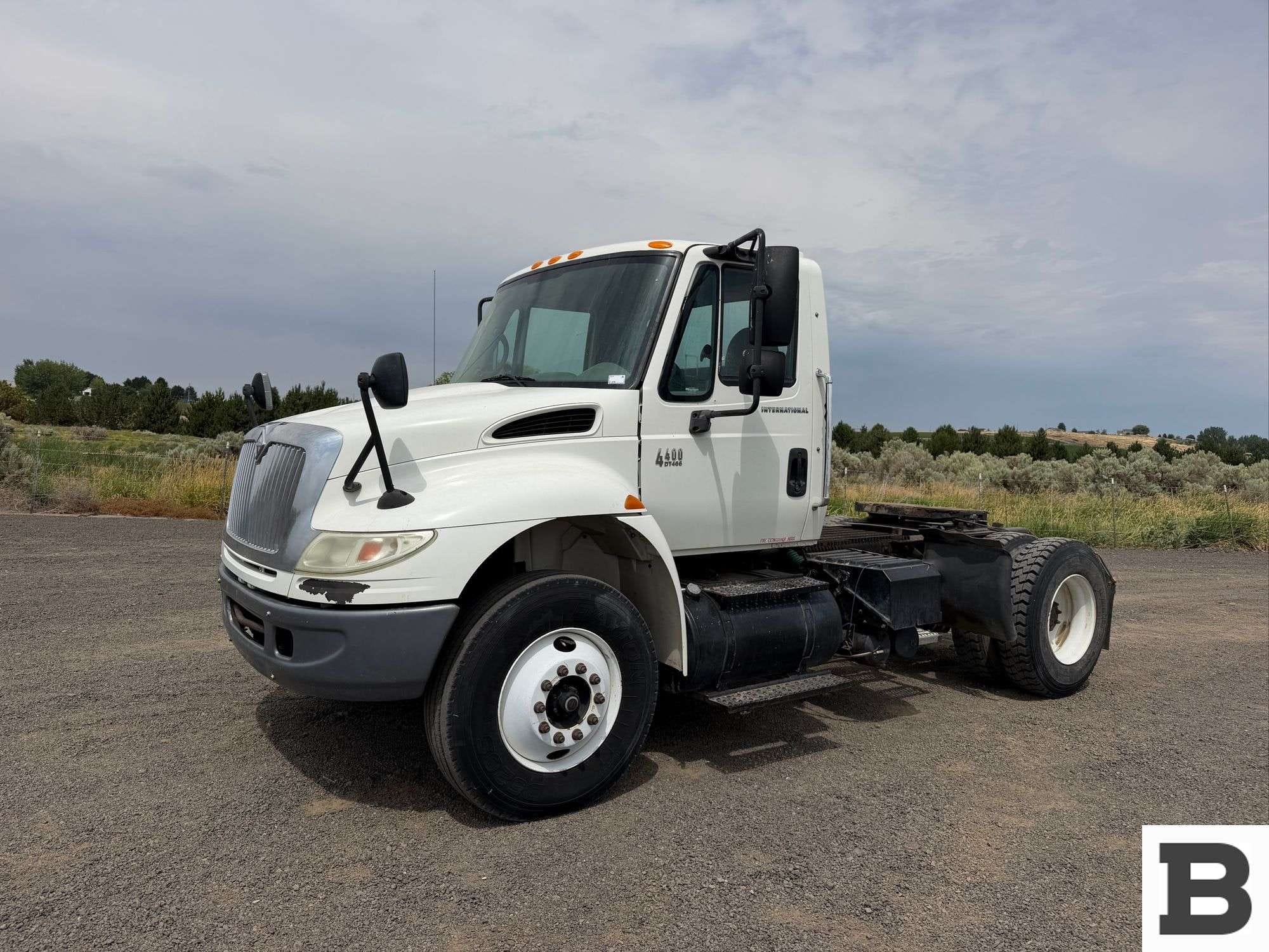 2006 International 4400 Equipment Image0