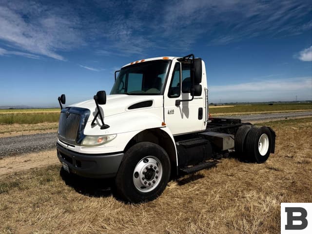 Image of International 4400 equipment image 2