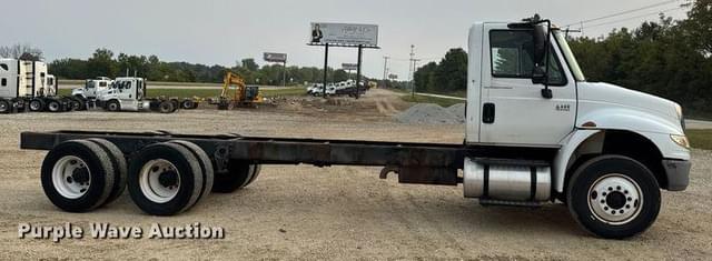 Image of International 4400 equipment image 3