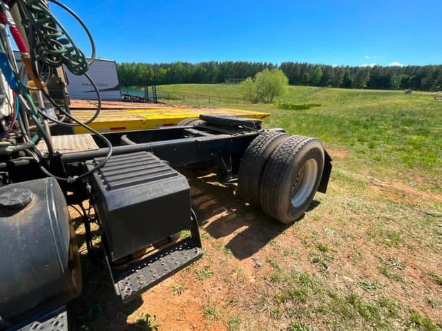 Image of International 4800 equipment image 3