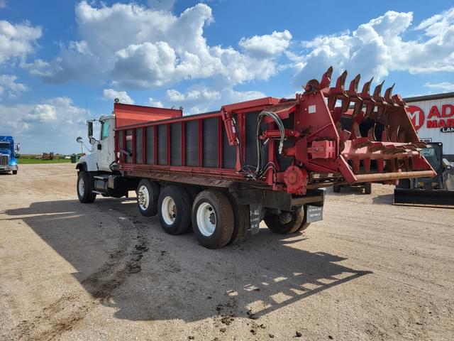 Image of International 5500 equipment image 3