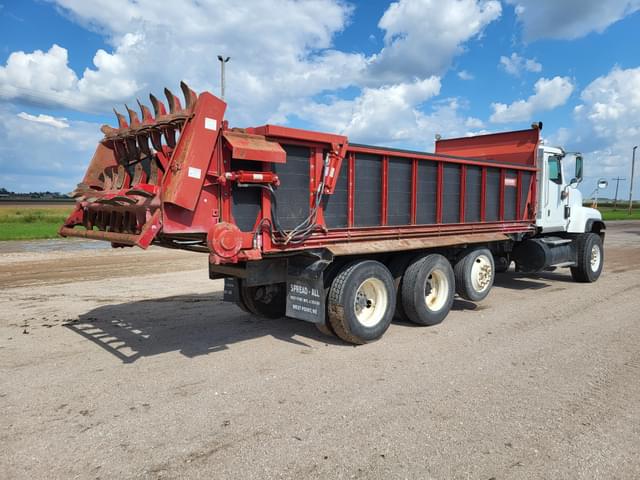 Image of International 5500 equipment image 2