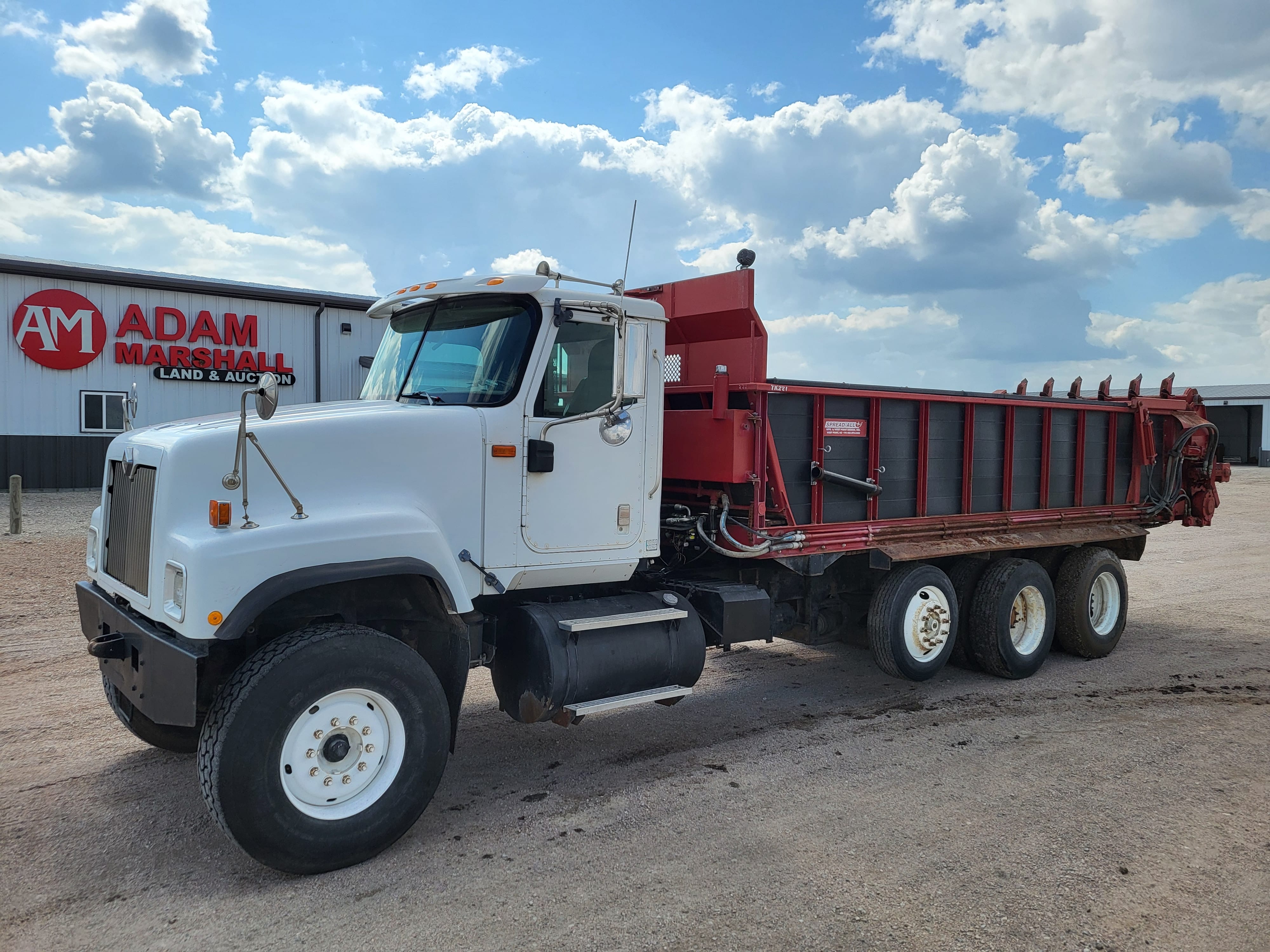 2006 International 5500 Equipment Image0