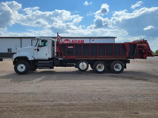 Image of International 5500 equipment image 4