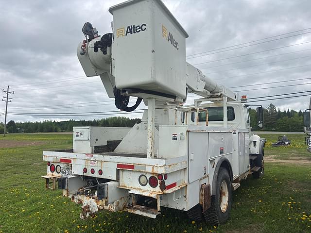 Image of International 7300 equipment image 3