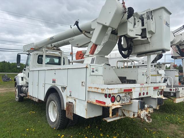 Image of International 7300 equipment image 4